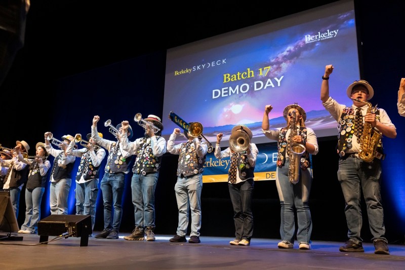 Dia de demonstração da Batch 17 do Berkeley Skydeck.