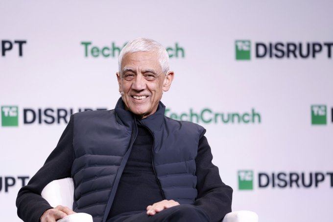 SAN FRANCISCO, CALIFORNIA - 28 DE OUTUBRO: Vinod Khosla, Fundador da Khosla Ventures, fala no palco durante o TechCrunch Disrupt 2024 Dia 1 no Moscone Center em 28 de outubro de 2024 em São Francisco, Califórnia. (Foto por Kimberly White/Getty Images para TechCrunch)