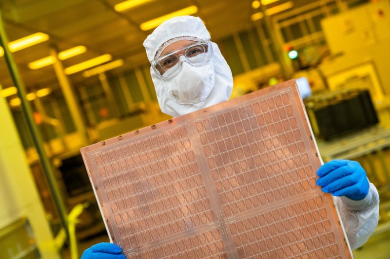A Intel está usando substratos de vidro para acelerar a comunicação dos chips.